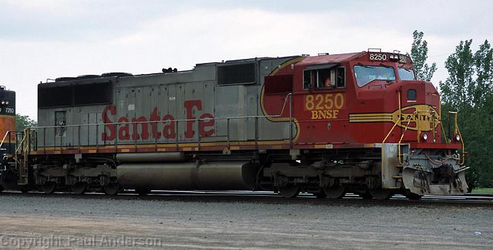 BNSF 8250 SD75M 2.jpg